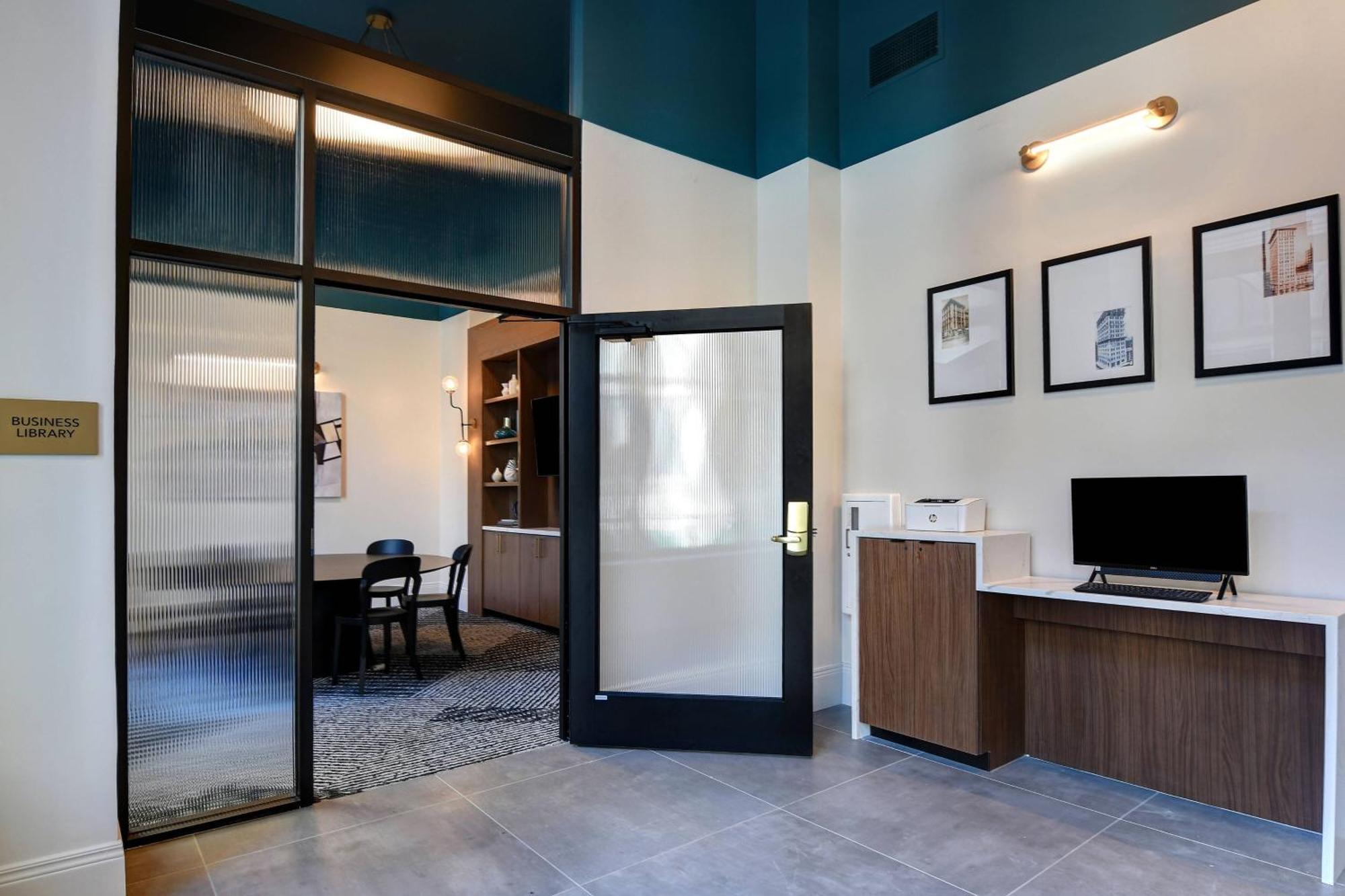 Courtyard By Marriott Cincinnati Downtown Exterior foto